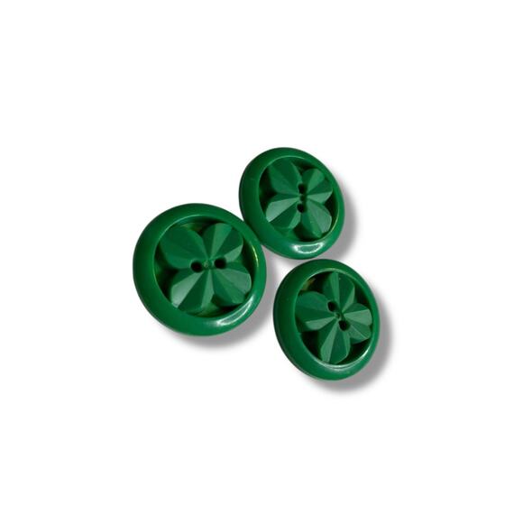 Set of 3 Green Midcentury Buttons Acrylic Clover Design 1.1" (28mm) - Picture 2 of 5